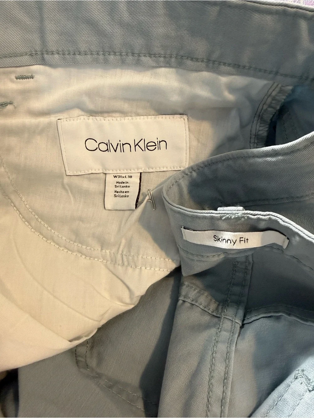 1065-Calvin Klein Men's Slim Straight Jeans in Light Gray